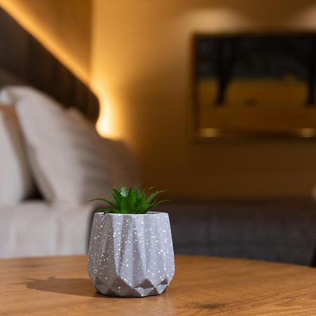 4R Colombo Hotel Тирана Экстерьер фото