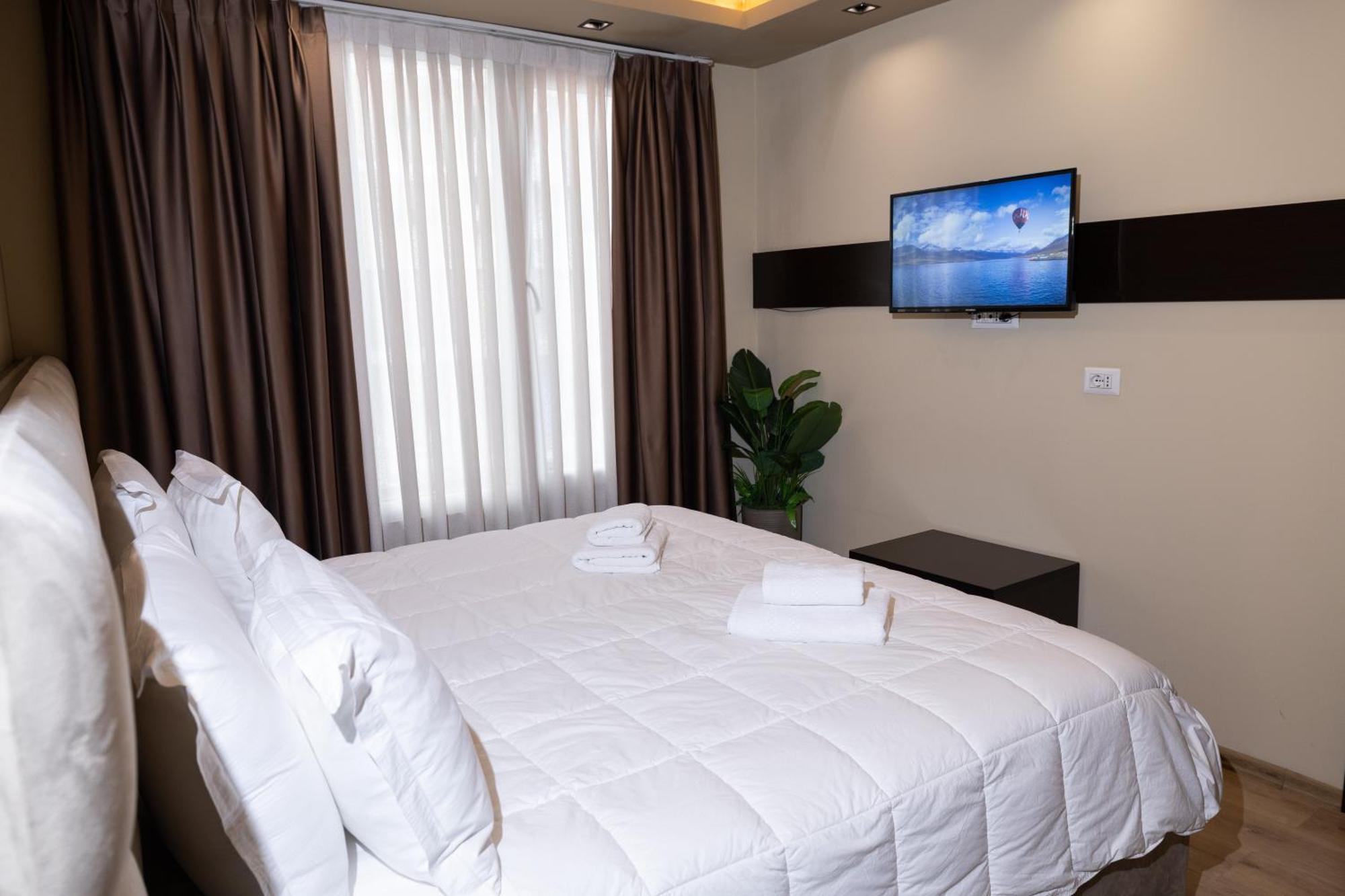 4R Colombo Hotel Тирана Экстерьер фото
