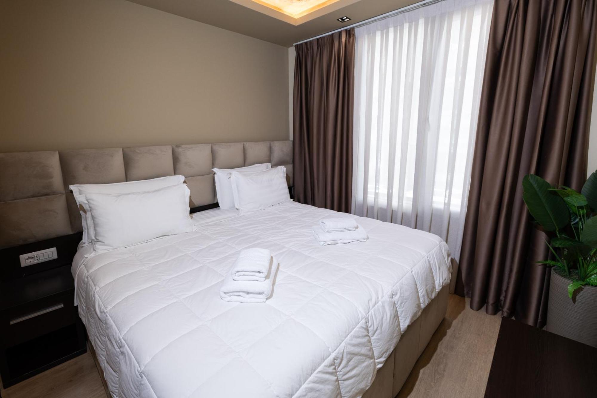 4R Colombo Hotel Тирана Экстерьер фото