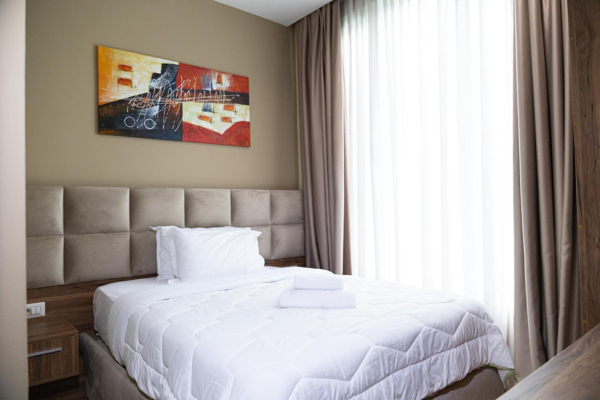 4R Colombo Hotel Тирана Экстерьер фото