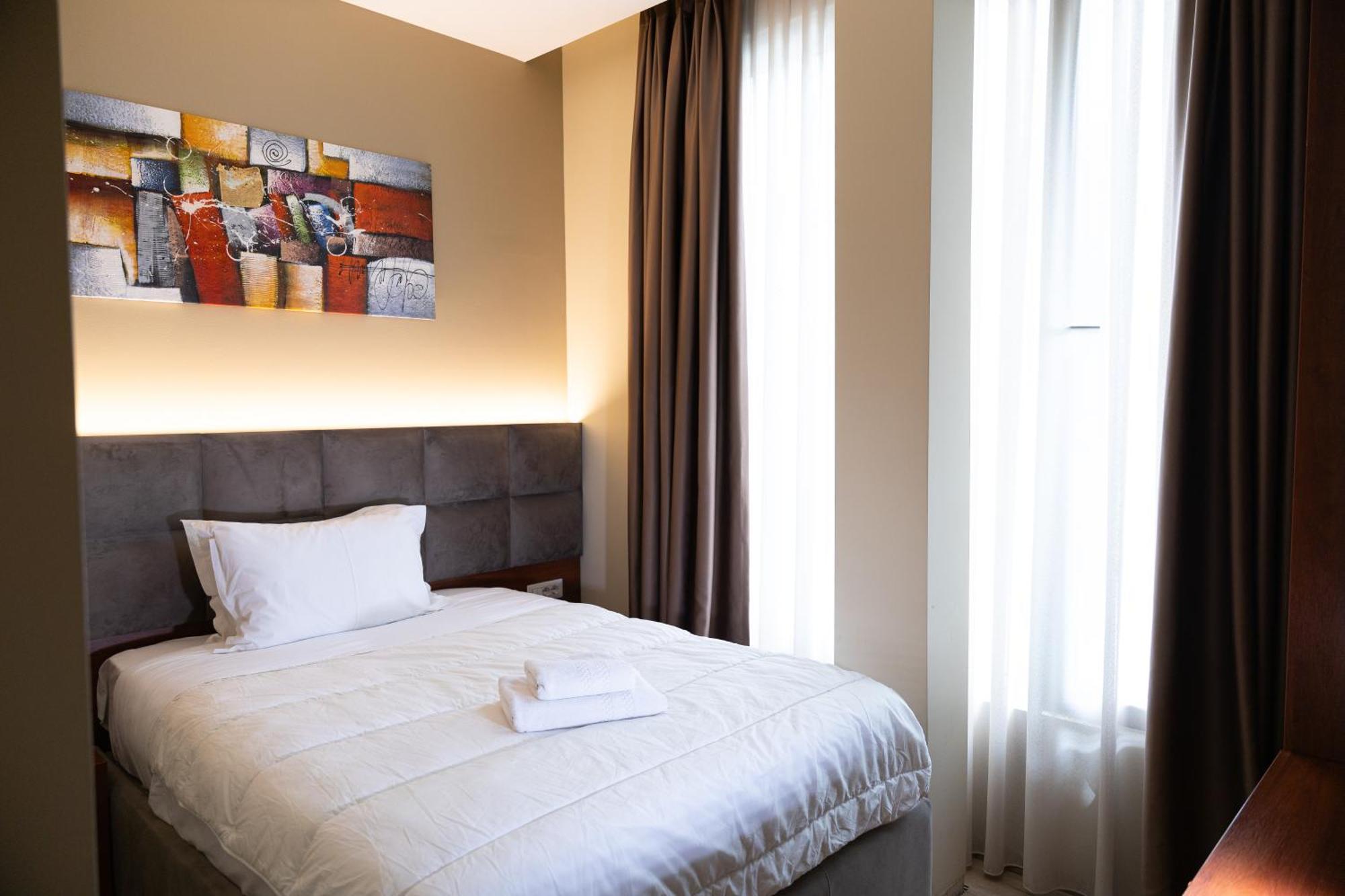 4R Colombo Hotel Тирана Экстерьер фото