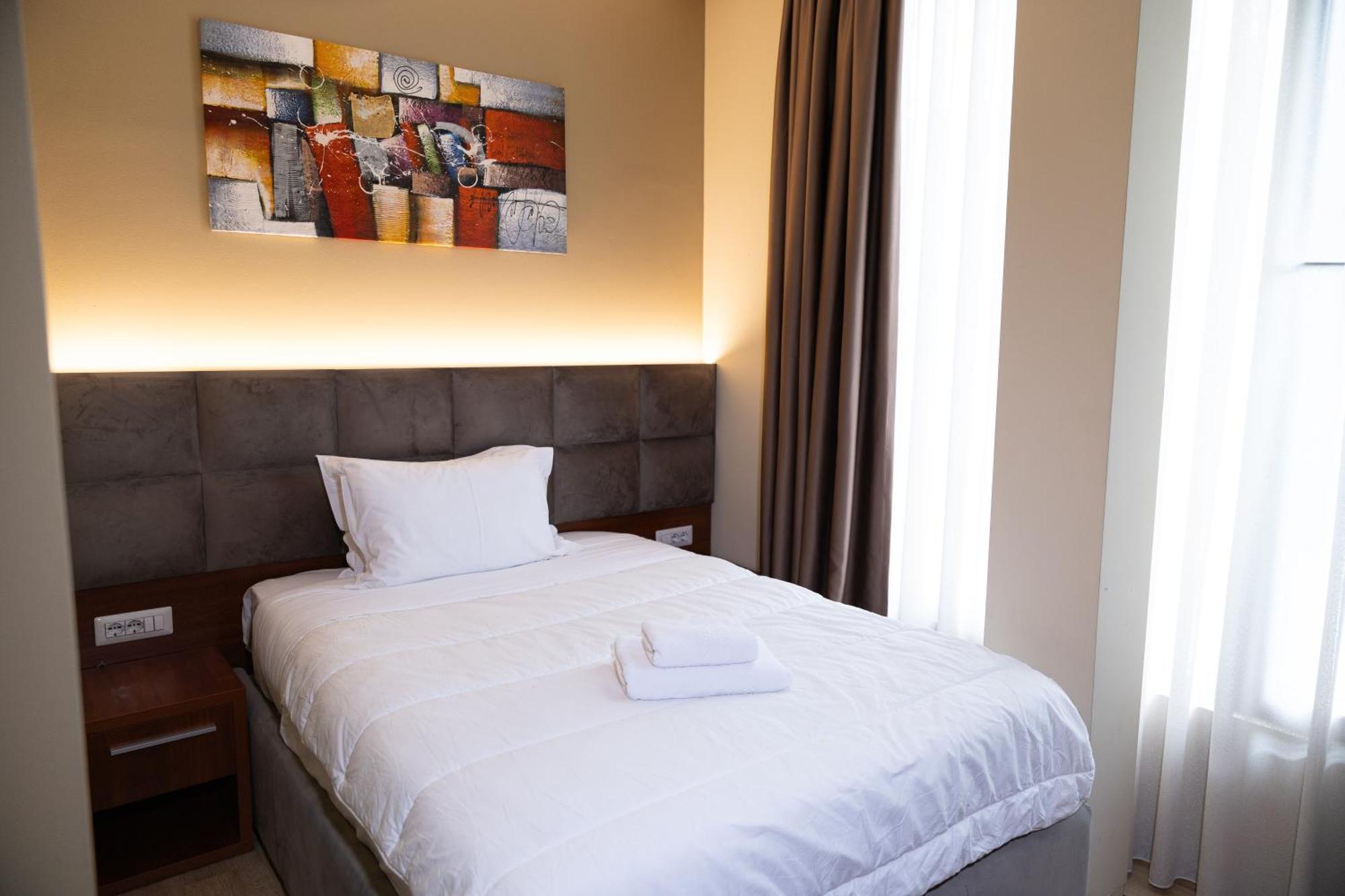 4R Colombo Hotel Тирана Экстерьер фото
