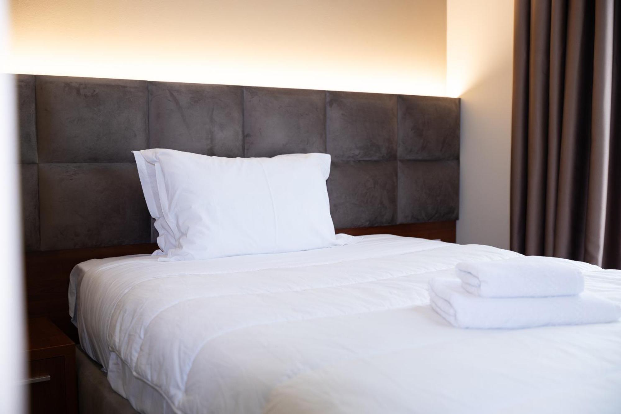 4R Colombo Hotel Тирана Экстерьер фото