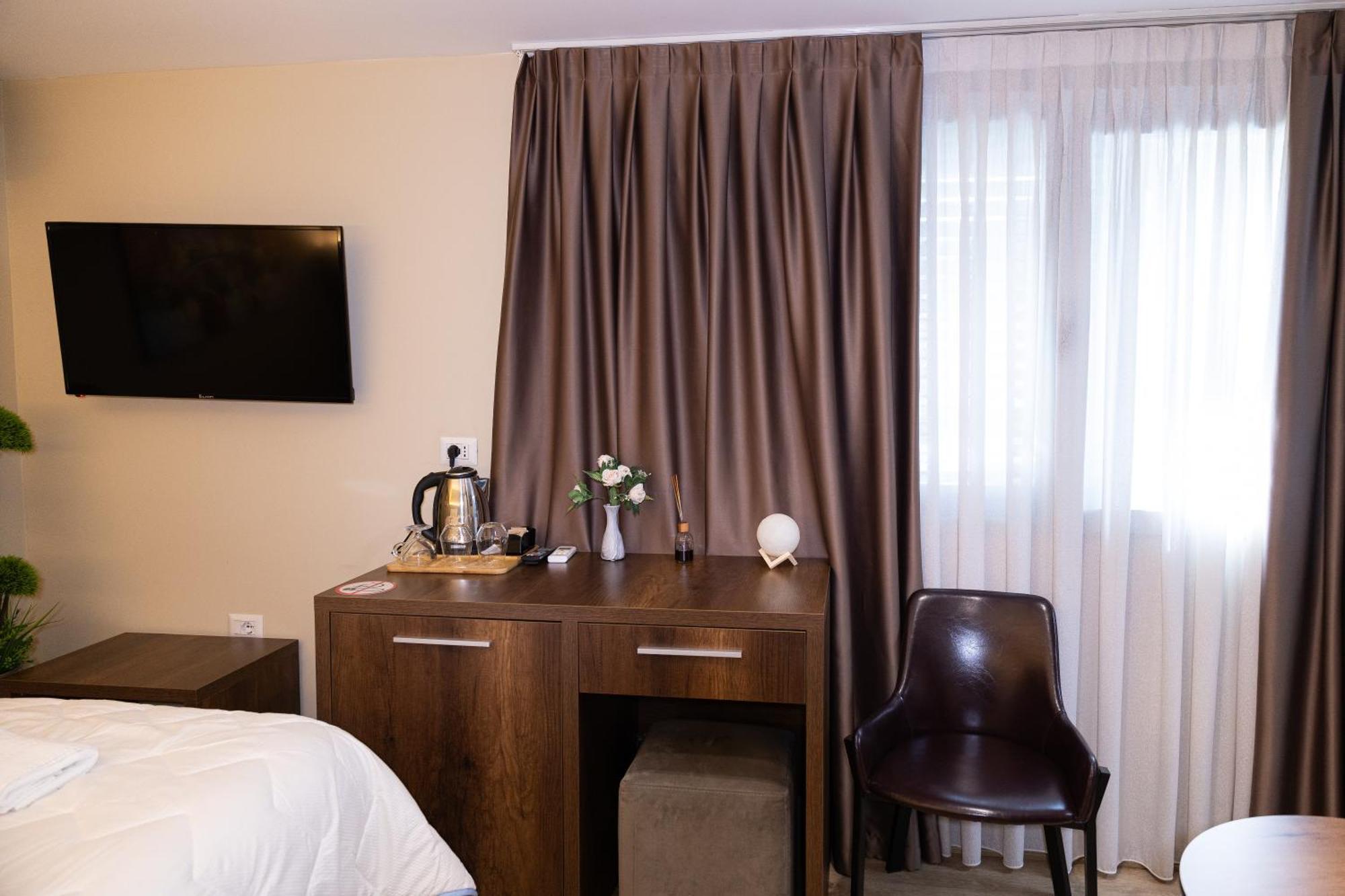 4R Colombo Hotel Тирана Экстерьер фото