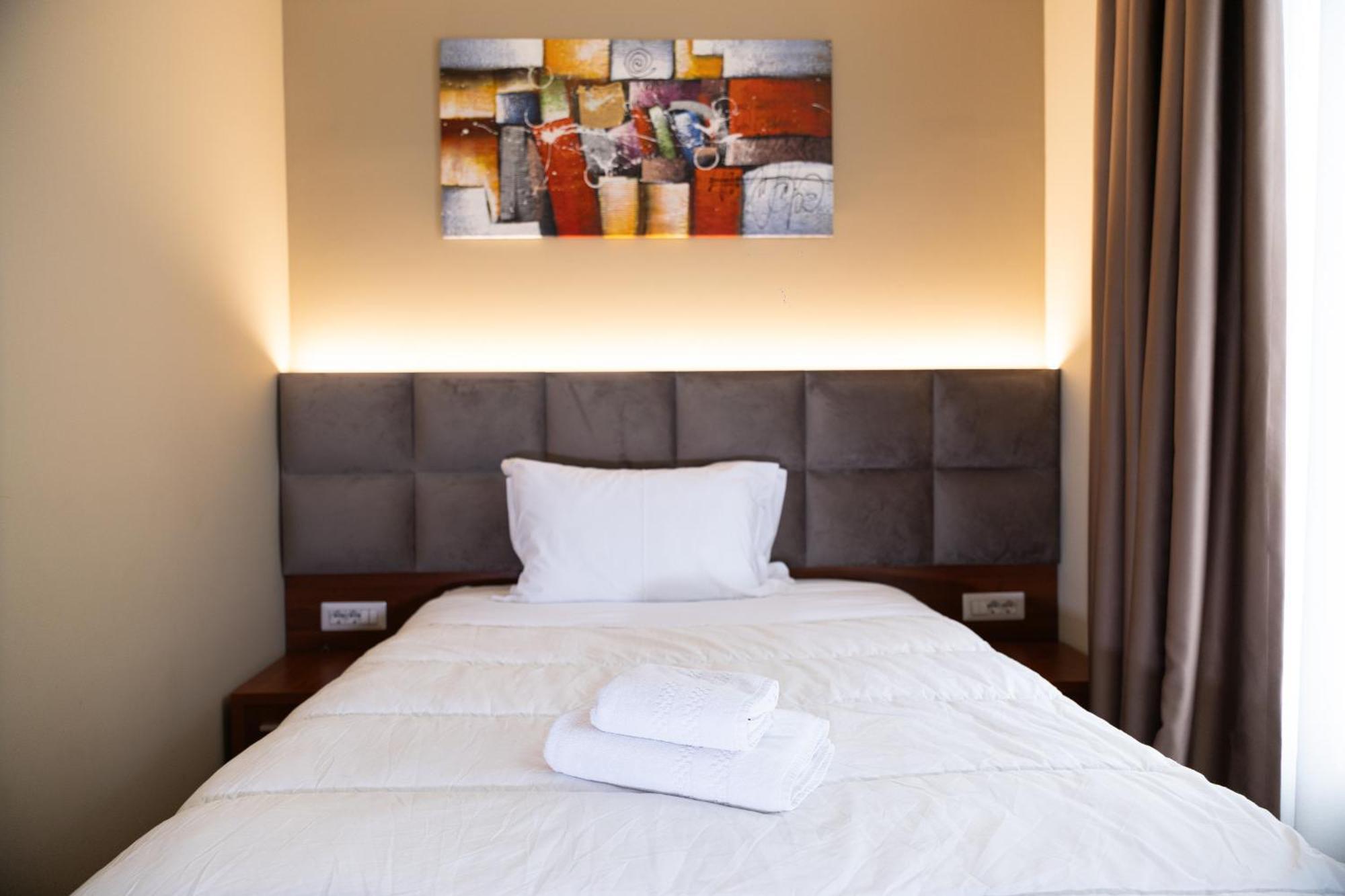 4R Colombo Hotel Тирана Экстерьер фото